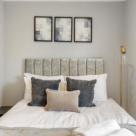 Wembley Luxury 3 Bedroom London Exterior photo