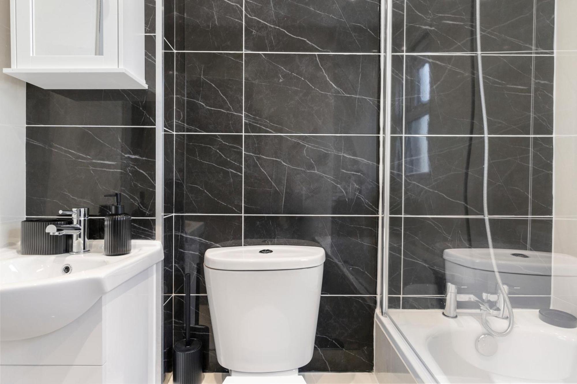 Wembley Luxury 3 Bedroom London Exterior photo